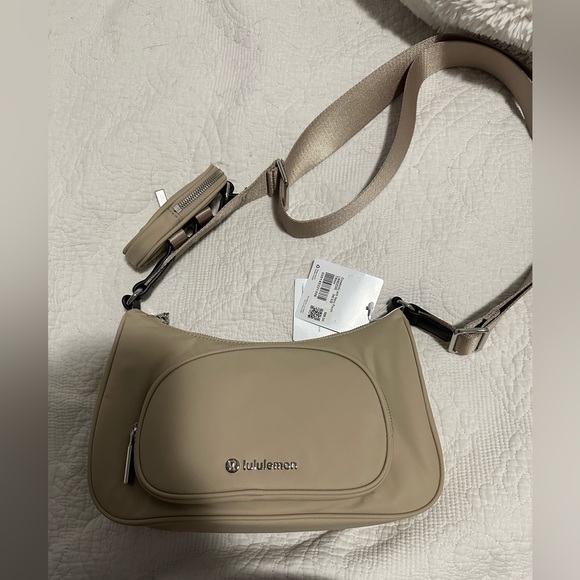 NWT Lululemon crossbody with nano pouch - Picture 3 of 6